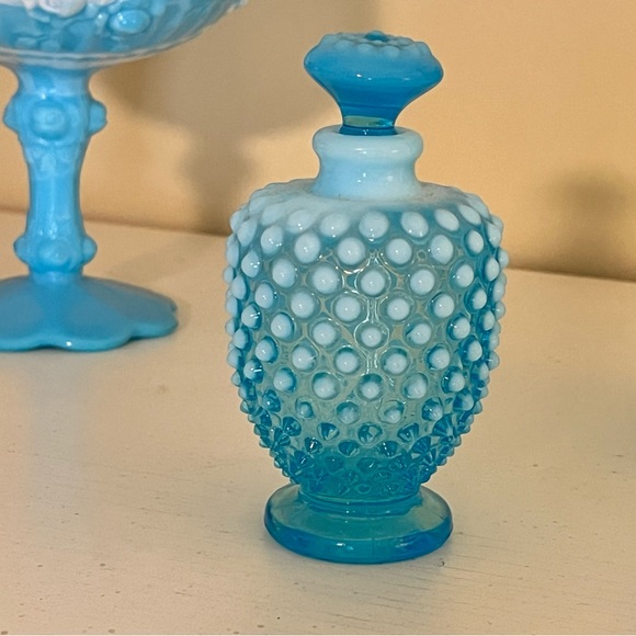 Vintage Hobnail Blue Fenton perfume bottle - Picture 5 of 6
